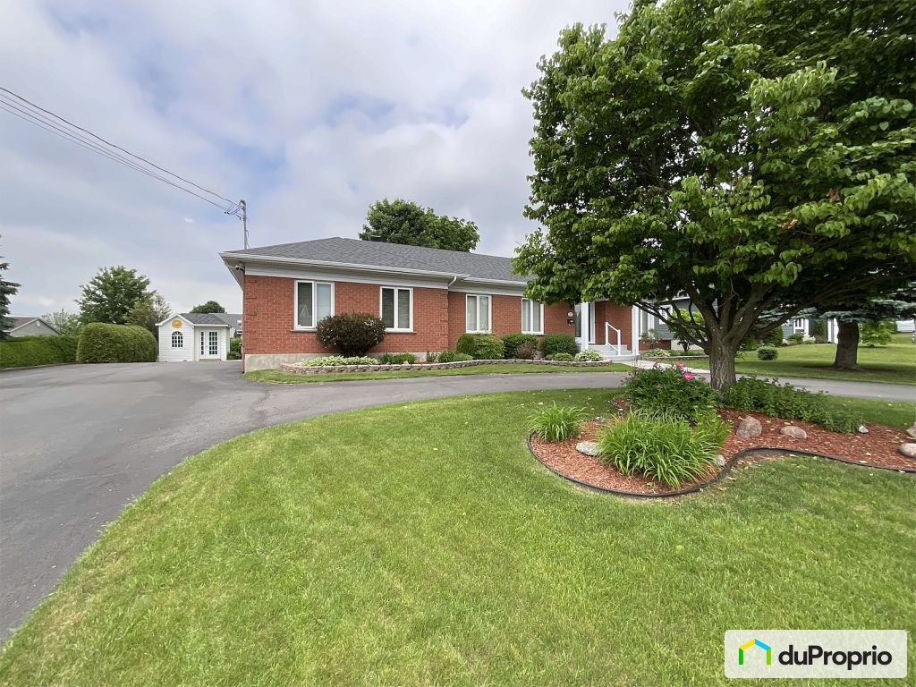 $575,000 - Bungalow for sale in Victoriaville — photo 1