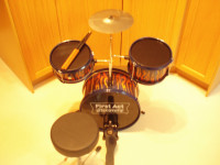 CHILD'S  DRUM SET  --  AGES  3 - 7  --  LIKE NEW