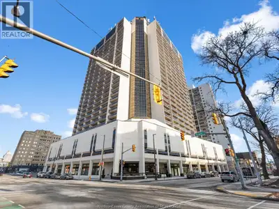 Well-maintained downtown condo offering a comfortable, convenient city location ideal for investors,...