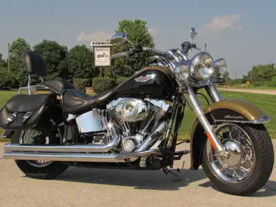 Big 96 Motor and 6 Speed - Vance and Hines Duals This great 2007 Softail Deluxe has some nice option...