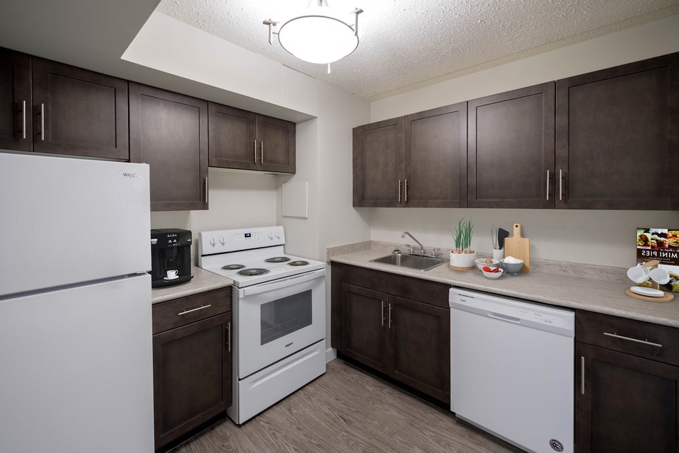 Fort Garry - Two-Bedroom Suites Available 3
