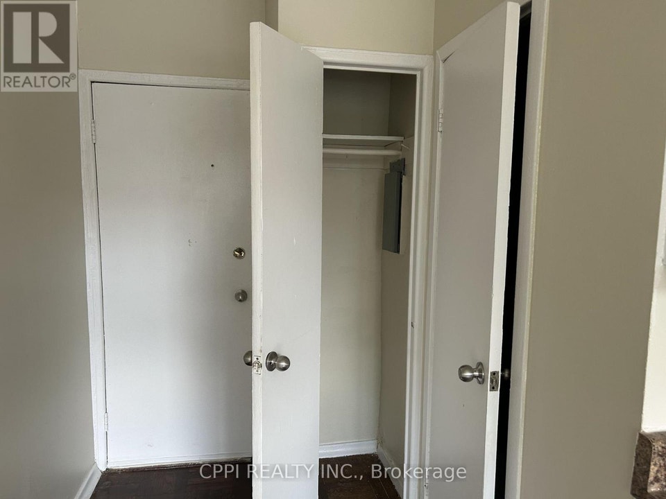 210 - 6 HILL HEIGHTS ROAD Toronto (Stonegate-Queensway), Ontario 5