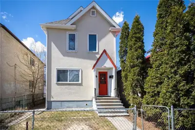 5A//Winnipeg/OFFERS ANYTIME. GOOD INCOME PRODUCER. Here's a nice duplex to add to your portfolio or...