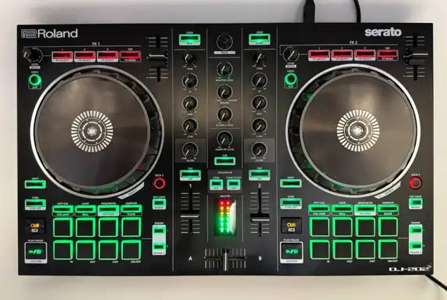 Roland DJ-202 Serato DJ Controller, 2-Channel 4-Deck - $299 in Performance & DJ Equipment in Mississauga / Peel Region - Image 10
