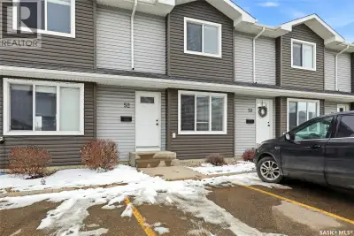 This beautifully and tremendously townhouse condo in amazing Harbour Landing neighbourhood community...