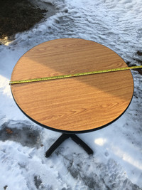Round Cafe Tables - 24in Diameter - Low Top