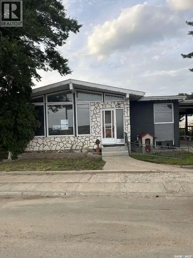 506 1st AVENUE W Leader, Saskatchewan in Houses for Sale in Swift Current - Image 2