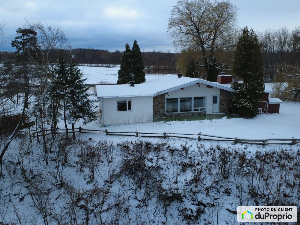 $390,000 - Country home for sale in Ste-Croix — photo 1