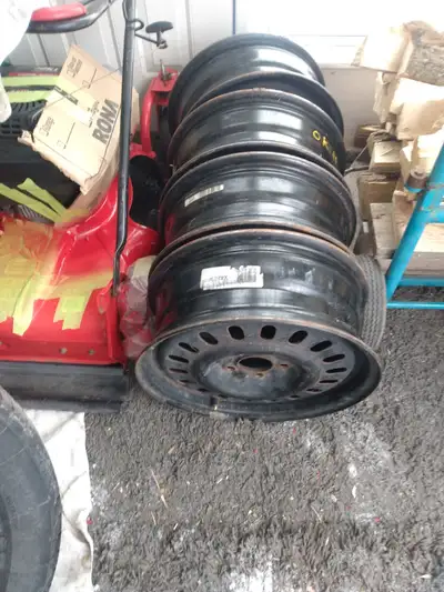 Bolt patern is 5 x 108 they fit on many Volvo Ford, Chevrolet, Dodge and others, they had 225 60 16...