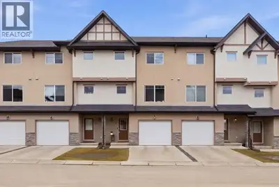 Welcome to your new home in Cimarron, Okotoks! Tucked away in a peaceful complex, this inviting 3 be...