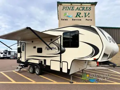 Grand Design Reflection 150 Series 230RL fifth wheel highlights: U-Shaped Dinette Theatre Seating Co...