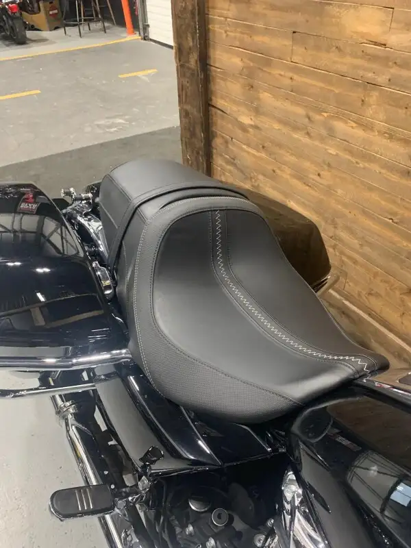 2025 Harley-Davidson Road Glide in Street, Cruisers & Choppers in Oshawa / Durham Region - Image 5