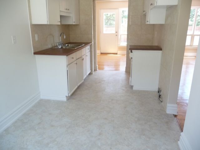 RENOVATED 3 Bedroom Townhouse - Gosford Blvd 3