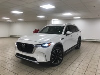 The 2025 Mazda CX-90 PHEV GT puts its technology first, and that approach is immediately reflected i... (image 1)