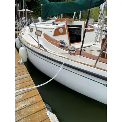 1982 Seafarer 30 Sailboat The Seafarer 30 is an excellent boat to get you and your family out on the...