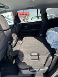 2017 Honda Pilot AWD | No Reported Accidents | 207,541 KM | Set of Tires Heated Seats, Lane Assist,... (image 8)