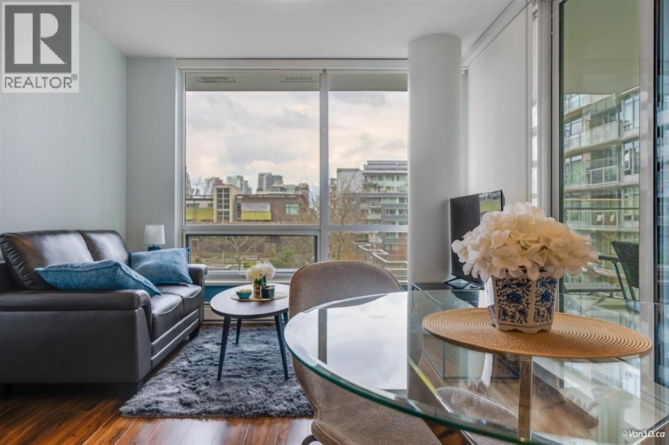 5xx 159 2ND AVENUE Vancouver, British Columbia 4