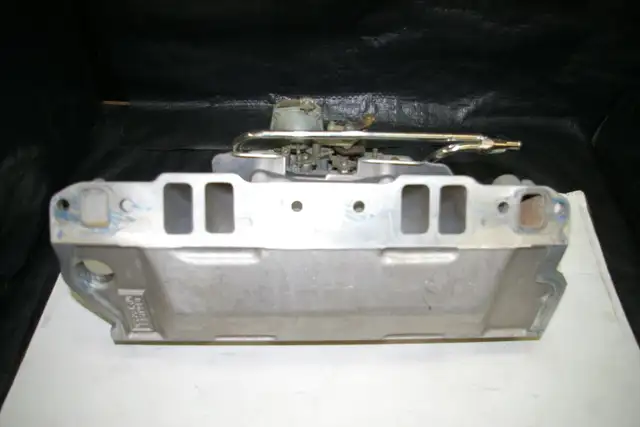 HOLLEY CARB &  INTAKE  MANIFOLD EDELBROCK PERFORMANCE in Auto Body Parts in Edmonton - Image 6