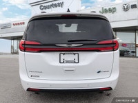 This 2023 Chrysler Pacifica Hybrid Pinnacle boasts a luxurious Black w/Black & Caramel leather inter... (image 3)