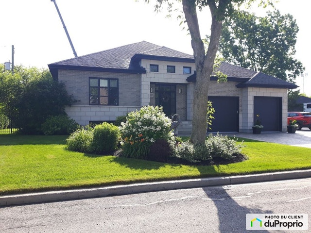 $850,000 - Bungalow for sale in Marieville — photo 1
