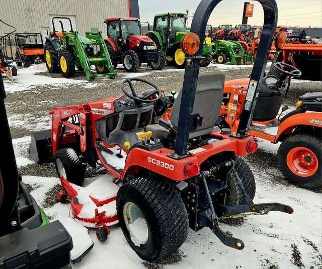 2004 Massey Ferguson 2004 Massey Ferguson GC2300 - Tractor in Farming Equipment in Sarnia - Image 6