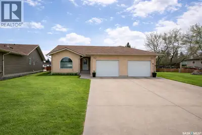 In a market with extremely limited supply, this semi-detached bungalow townhouse condo in Lanigan of...