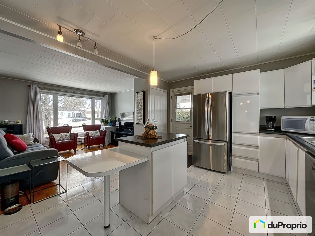 $299,000 - Bungalow for sale in Riviere-Du-Loup — photo 1