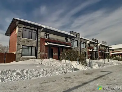 Offre d'achat acceptée Non disponible présentement Superbe maison de ville située dans Lebourgneuf (...