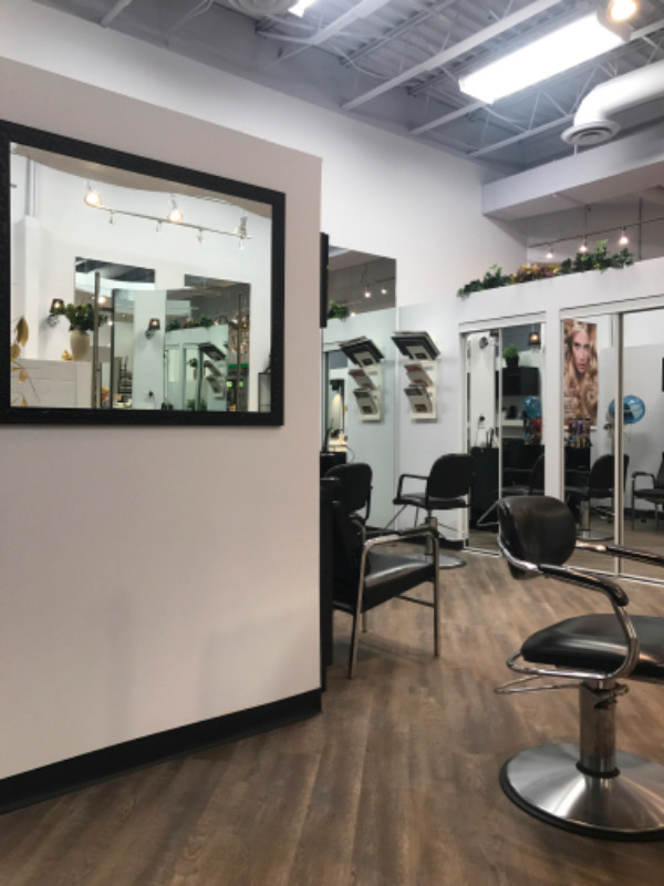 Oakville salon space for rent in Hair Stylist & Salon in Oakville / Halton Region - Image 4