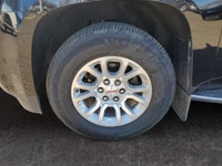 From its powerful proportions to its bold grille, premium wheel options and more, Yukons exterior wa... (image 5)