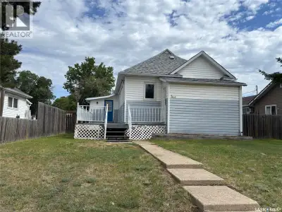 This spacious bungalow could be the perfect family home. When entering the home you have a nice size...