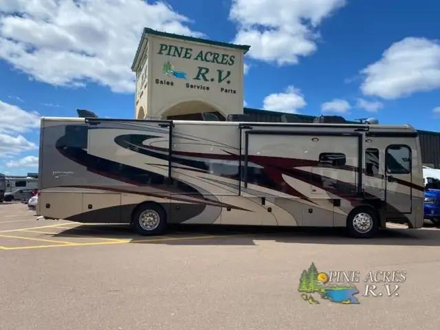 2018 Fleetwood RV Discovery 38K only 14,584 Miles in RVs & Motorhomes in Moncton - Image 2