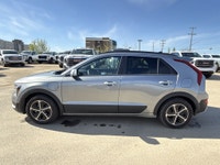 AMVIC Licensed Dealer * Heated Leather Seats * Heated Steering Wheel * Rear Vision Camera * Cruise *... (image 4)