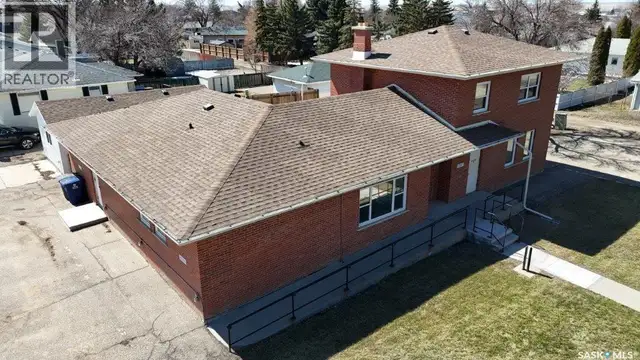 300/302 8th AVENUE W Kindersley, Saskatchewan in Commercial & Office Space for Sale in Saskatoon - Image 3