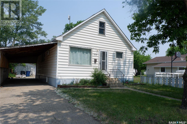 508 5th AVENUE W Assiniboia, Saskatchewan in Houses for Sale in Moose Jaw - Image 2