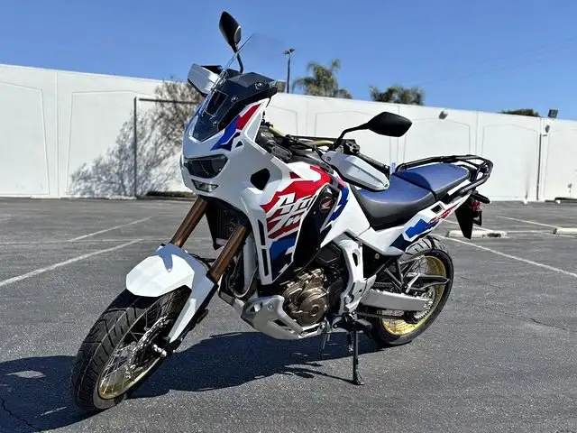 2025 HONDA AFRICA TWIN ADVENTURE SPORTS ES DCT-WHITE! in Street, Cruisers & Choppers in Saskatoon - Image 14