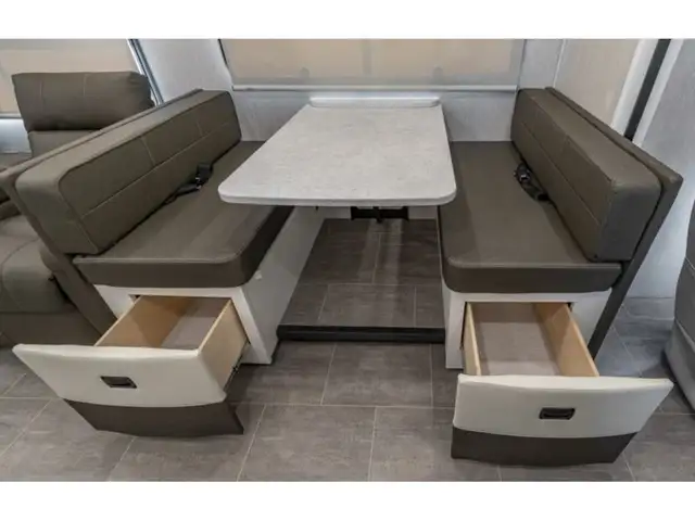 2023 Coachmen Encore 325 Classe A Full Body paint VR / RV in RVs & Motorhomes in Laval / North Shore - Image 16