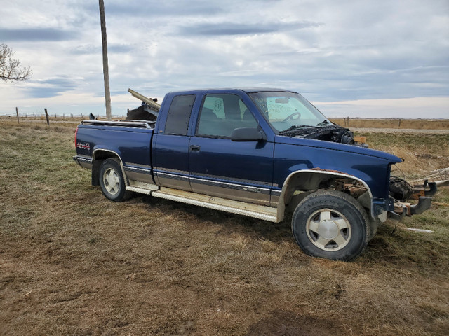 For Parts only 1998 Chevy Silverado 1500 in Other Parts & Accessories in Lethbridge - Image 2