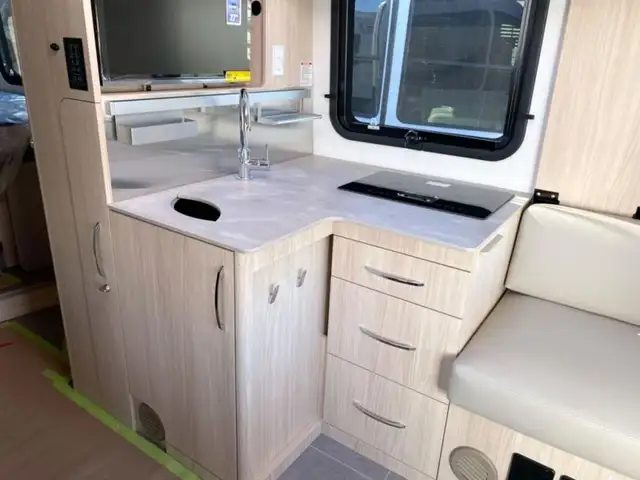 2026 Leisure Travel Wonder 24RTB in RVs & Motorhomes in Bedford - Image 18