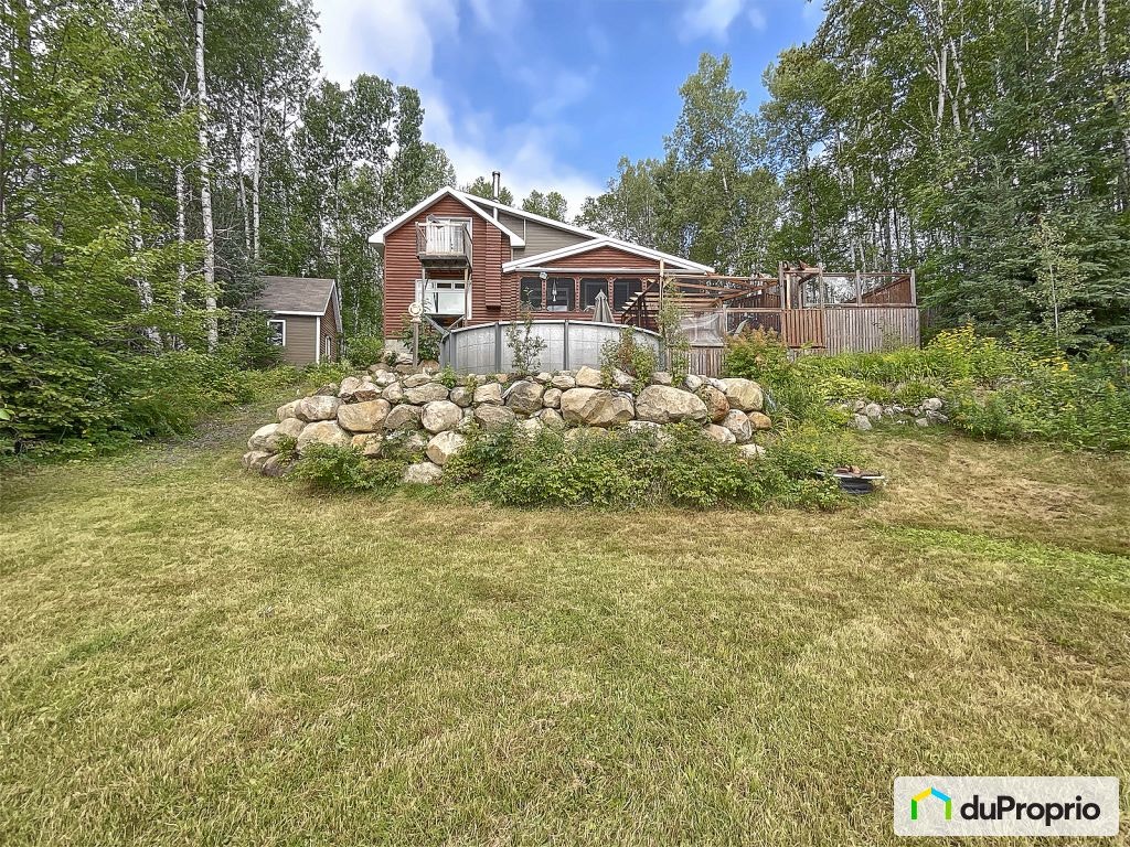 $438,500 - Country home for sale in St-Aime-Des-Lacs — photo 1