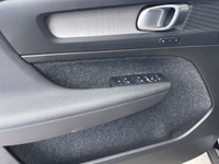 This 2025 Volvo XC40 is a fantastic choice! Heated seats, LED lighting, reverse camera, low mileage,... (image 4)