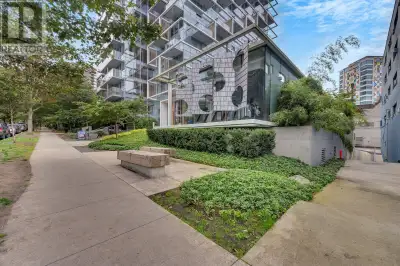 Welcome to the jewel of Vancouver´s West End. Nestled at the confluence of the city´s most coveted h...