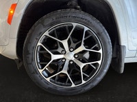 This 2025 JEEP GRAND CHEROKEE SUMMIT 4X4 has the following options Palermo Leather Seats, Dual-Pane... (image 8)