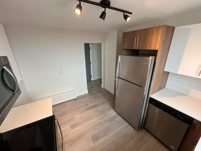 107-1 Pinecrest - HUGE 3 Bedroom Apartment - July 162864751896322121