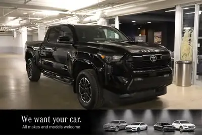 This Toyota Tacoma has a powerful Intercooled Turbo Regular Unleaded I-4 2.4 L/146 engine powering t...