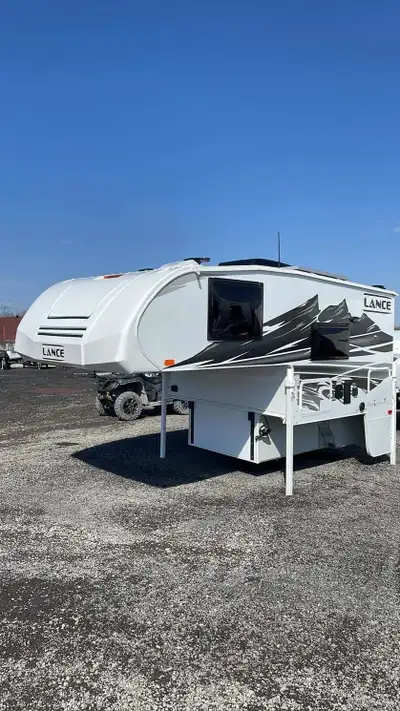 2023 Lance 650 Clearance Sale!!!!! Le 650 est un camping-car de haute qualité, complet, léger et com...