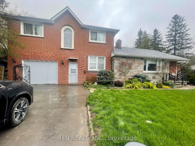 Located in King - It's a 6 Bdrm 5 Bth in Houses for Sale in Markham / York Region