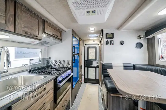 2027 Northern Lite 8.11 EX Dry Bath Limited Edition in Travel Trailers & Campers in Kelowna - Image 7