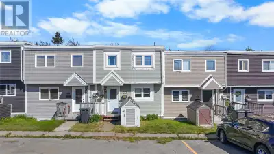 This well maintained townhome is situated in the heart of Mount Pearl, moments from amenities, schoo...