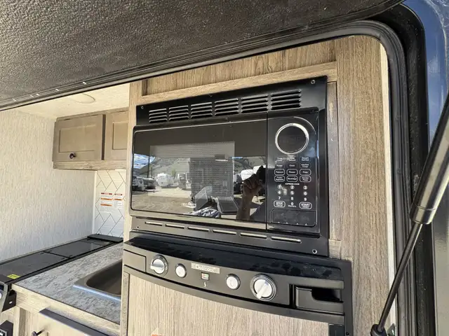 2024 ,Sunray,Sunset Park RV 109E in Travel Trailers & Campers in Kamloops - Image 9